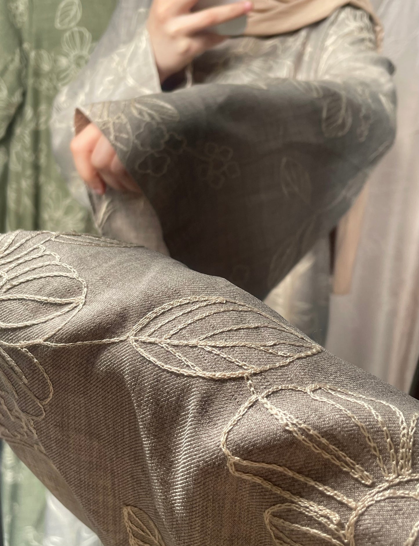 Robe brodée - Taupe