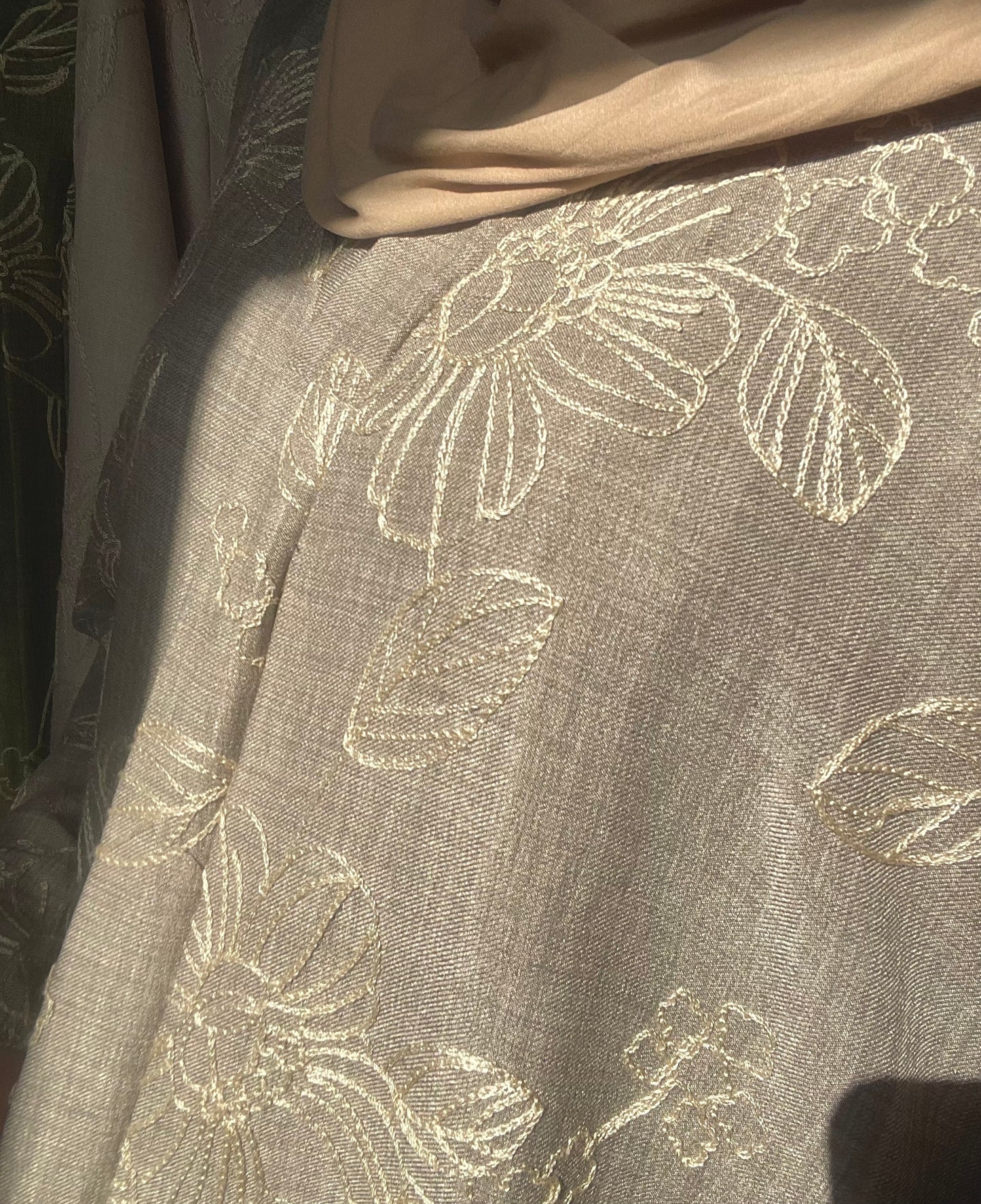 Robe brodée - Taupe
